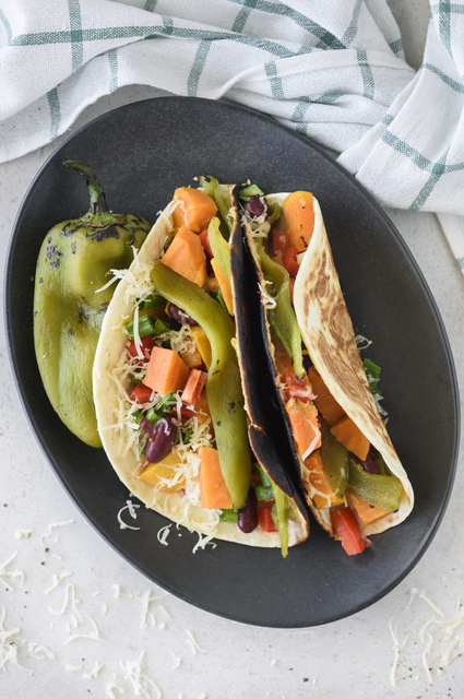 small-vecteezy_tortilla-wrap-sandwich_23309552_small